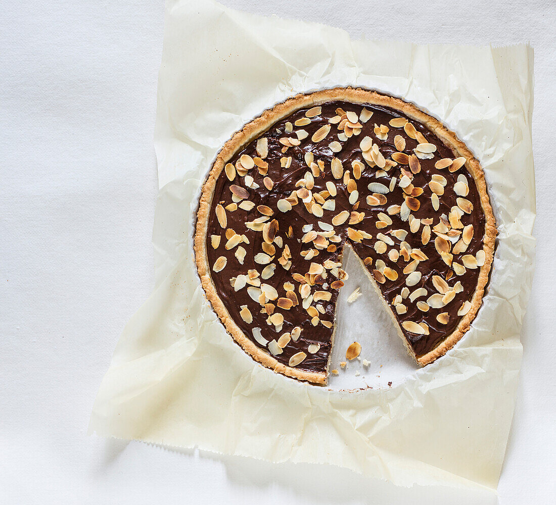 Chocolate pear tart with almonds