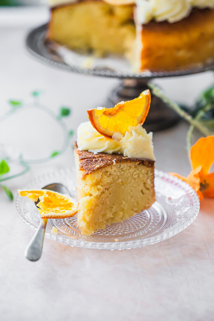 Ein Stück Orangen-Mandel-Kuchen