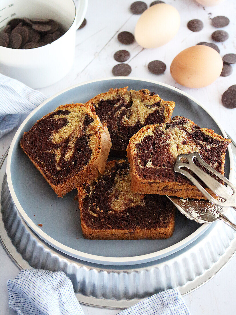 Marble cake, several pieces on a plate