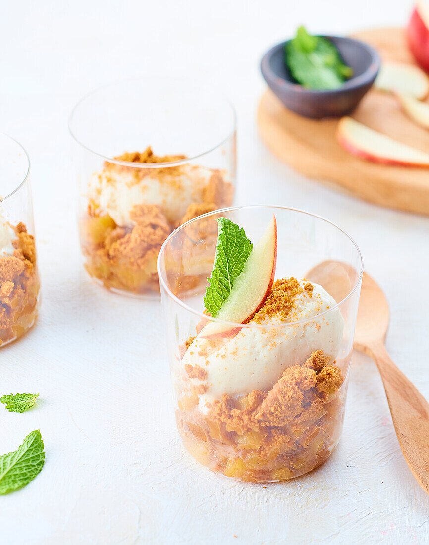 Apple dessert with speculoos