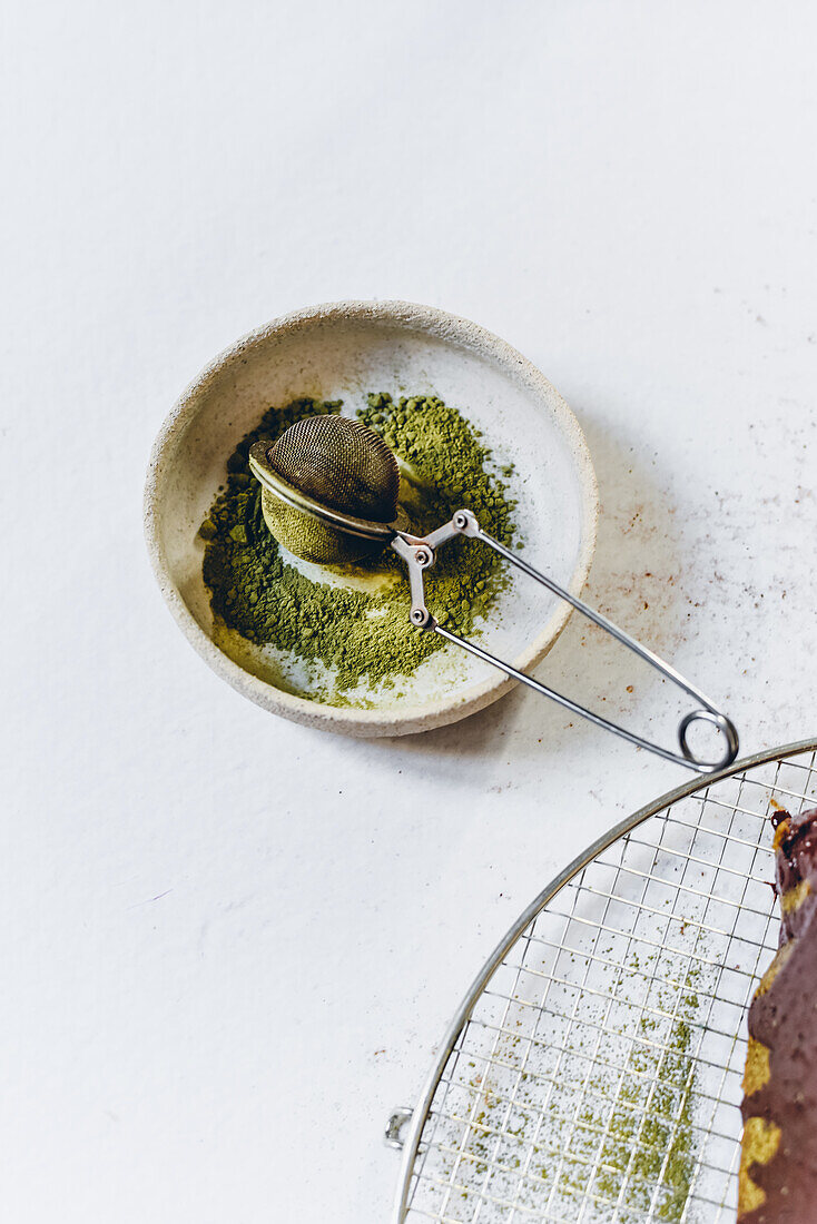 Green matcha tea powder for a matcha and chocolate cake