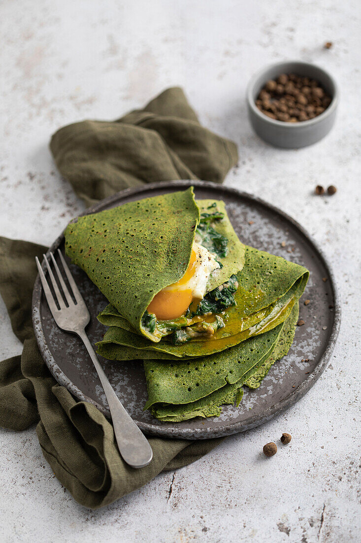 Crepes with spinach and eggs