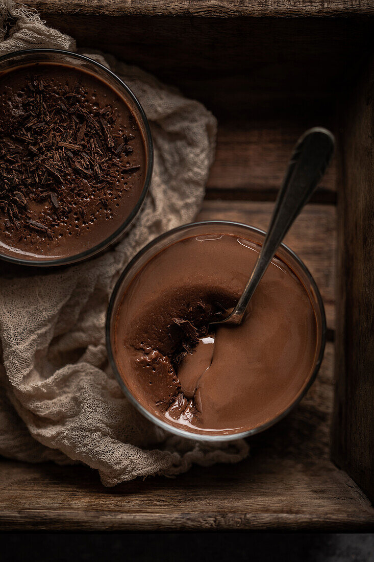 Dessertcreme mit dunkler Schokolade