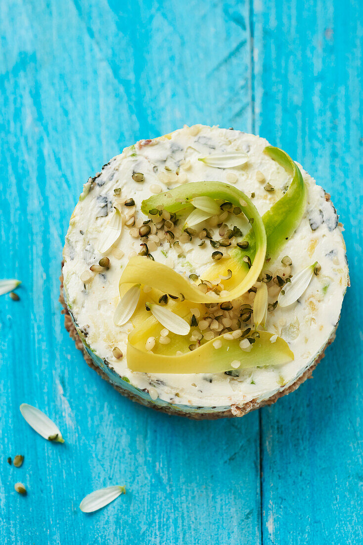 Cheesecake mit rohen Zucchini