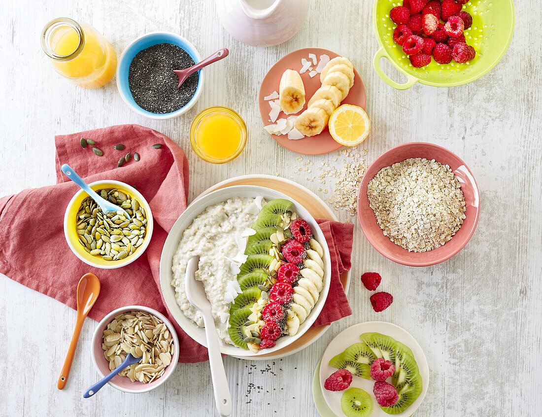 Oatmeal porridge with fresh fruit