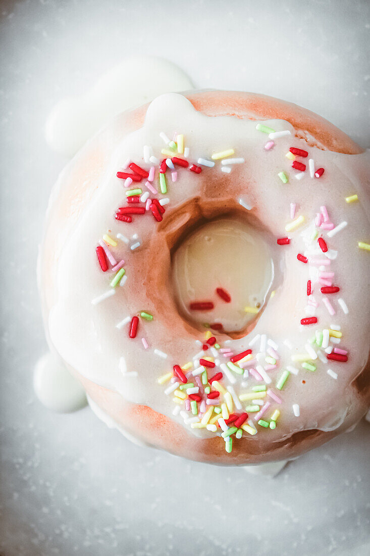 Vanille-Donut mit Streuseln