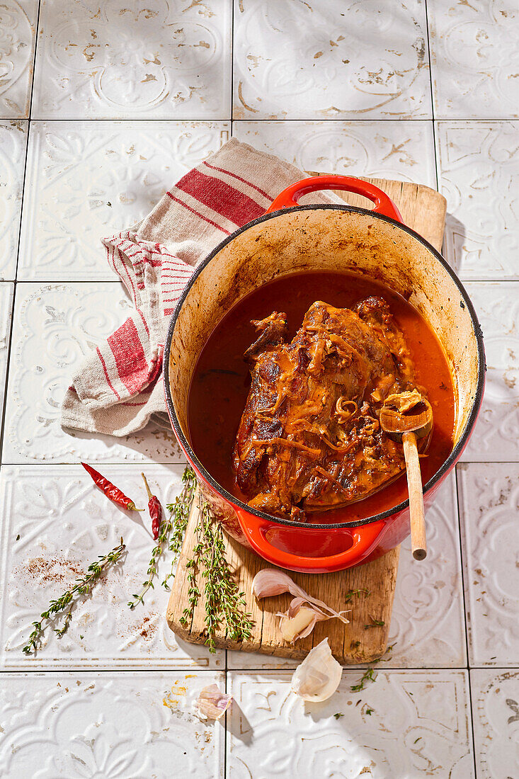 Schweinefleisch für Pulled Pork im Topf