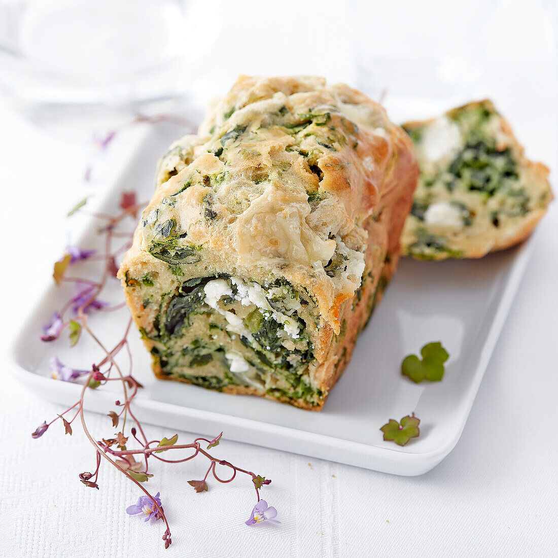 Spicy box cake with spinach and goat’s cheese