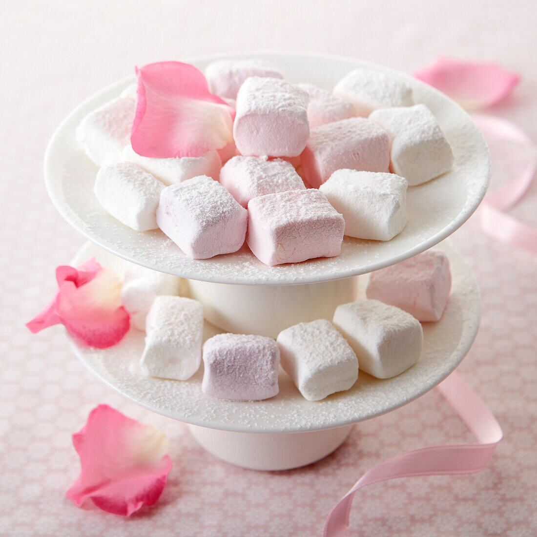 Marshmallows, white and pink on a cake stand