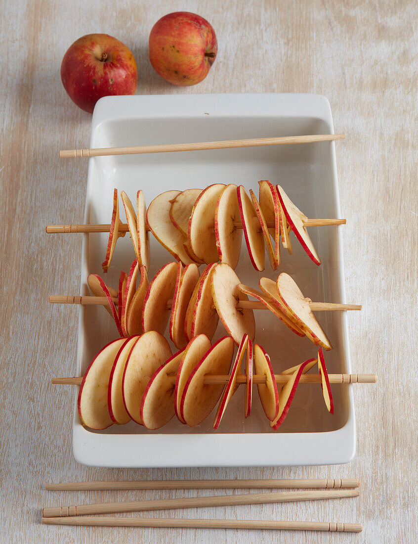 Making dehydrated apple chips