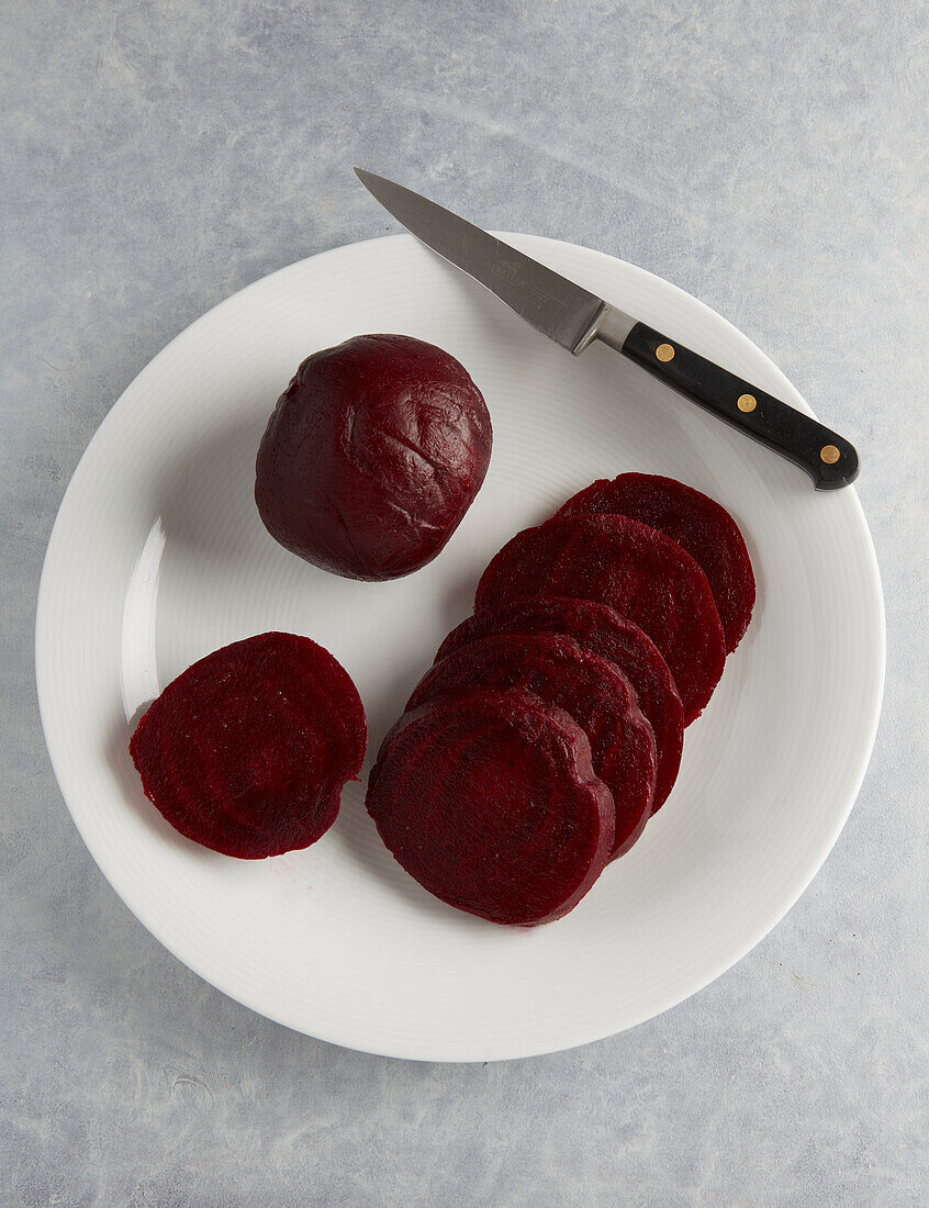 Peel the beetroot and cut into slices of even thickness