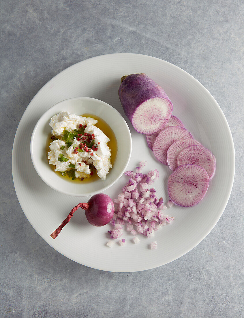 Preparing small red onion cubes
