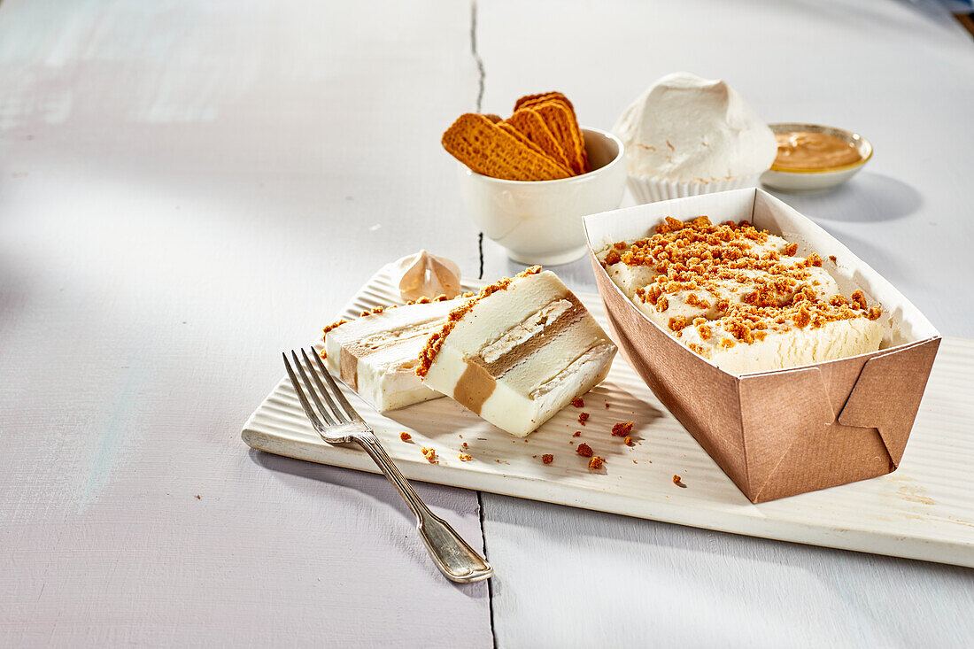 Ice cream terrine with meringue and speculoos