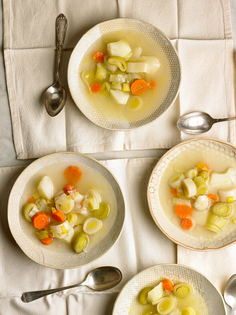 Leek soup with carrots