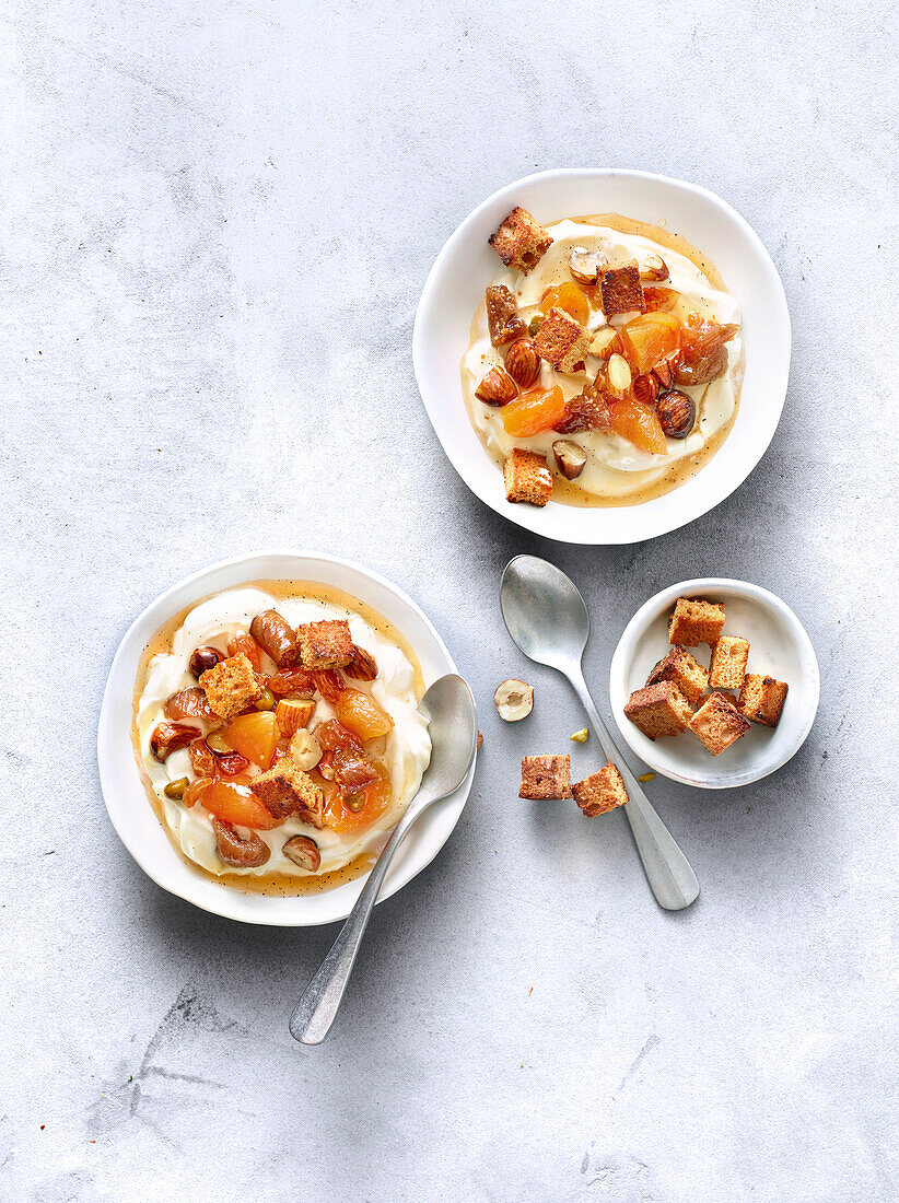 Mascarpone cream with dried fruits and gingerbread cubes