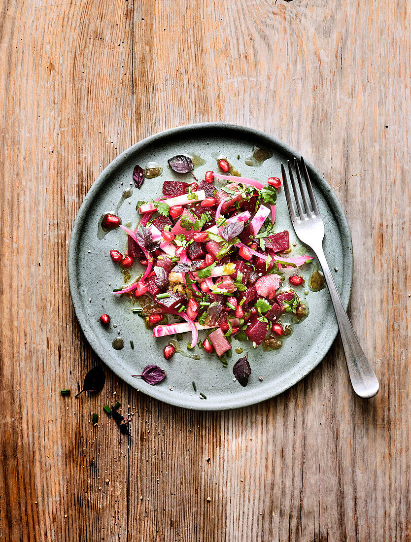 Beetroot tartare with onions and pomegranate