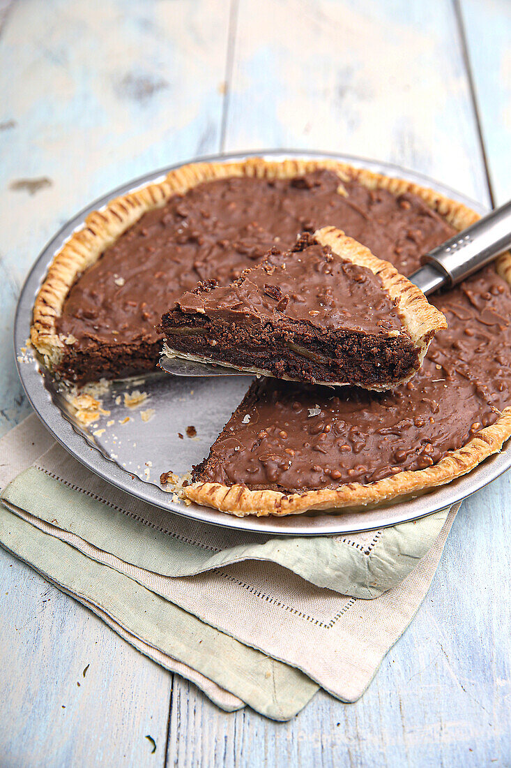 Chocolate tart with praline glaze
