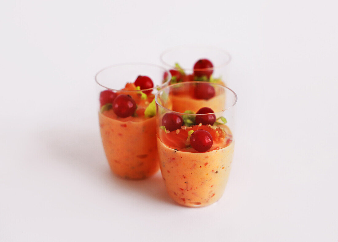 Cream of salmon and peppers with currants served in glasses