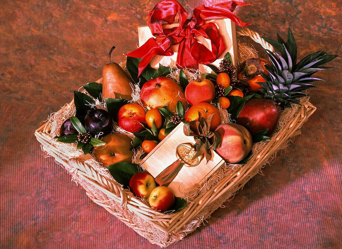 Geschenkkorb mit Obst & exotischen Früchten