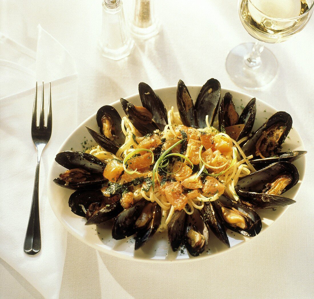 Linguini with Mussels; Vegetable Sauce