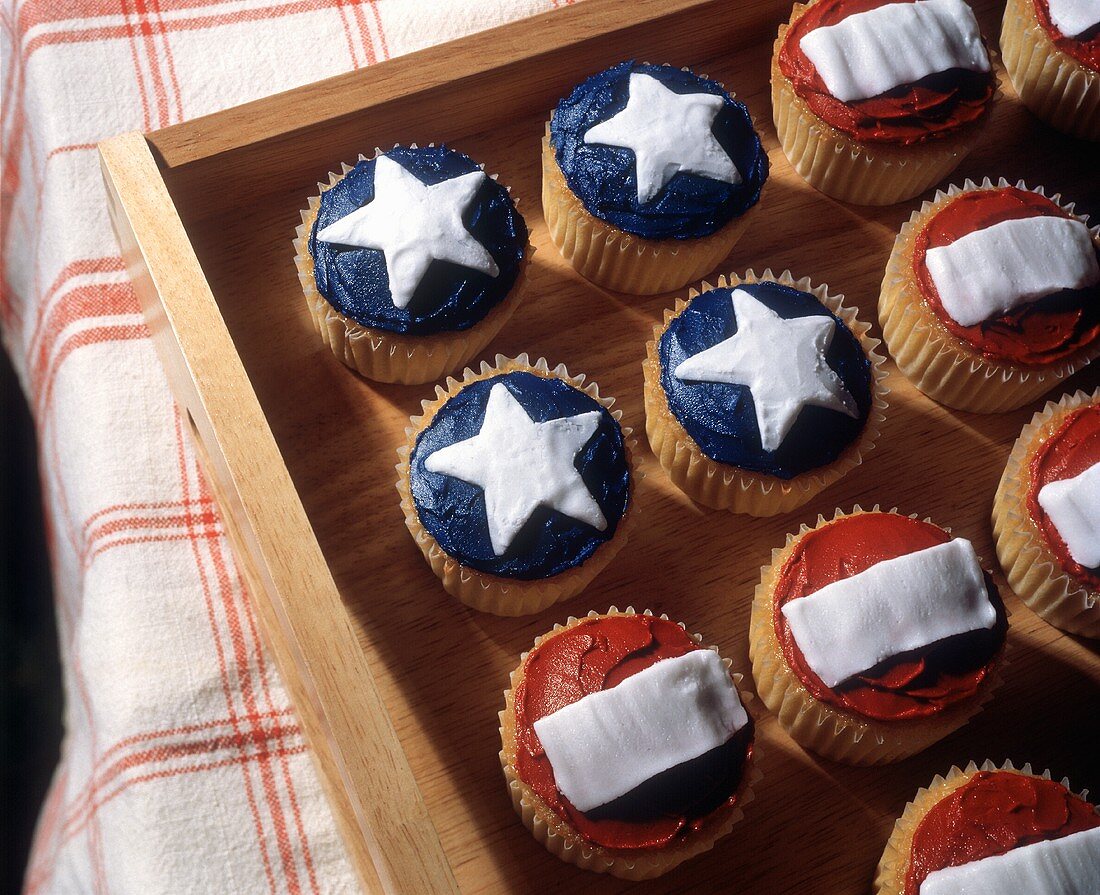 Cupcakes mit USA-Flaggen-Glasur
