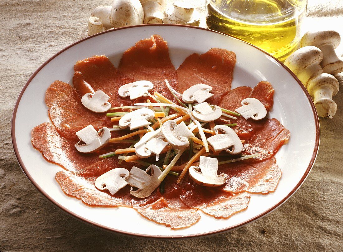 Carpaccio (Marinierte hauchdünne Rinderfiletscheiben)