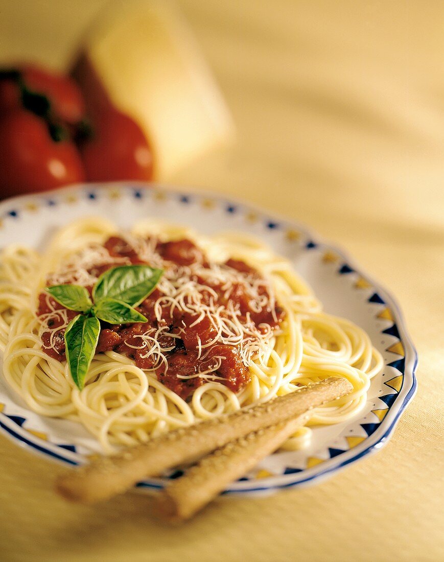 Spaghetti al pomodoro (Spaghetti with tomato sauce, Italy)