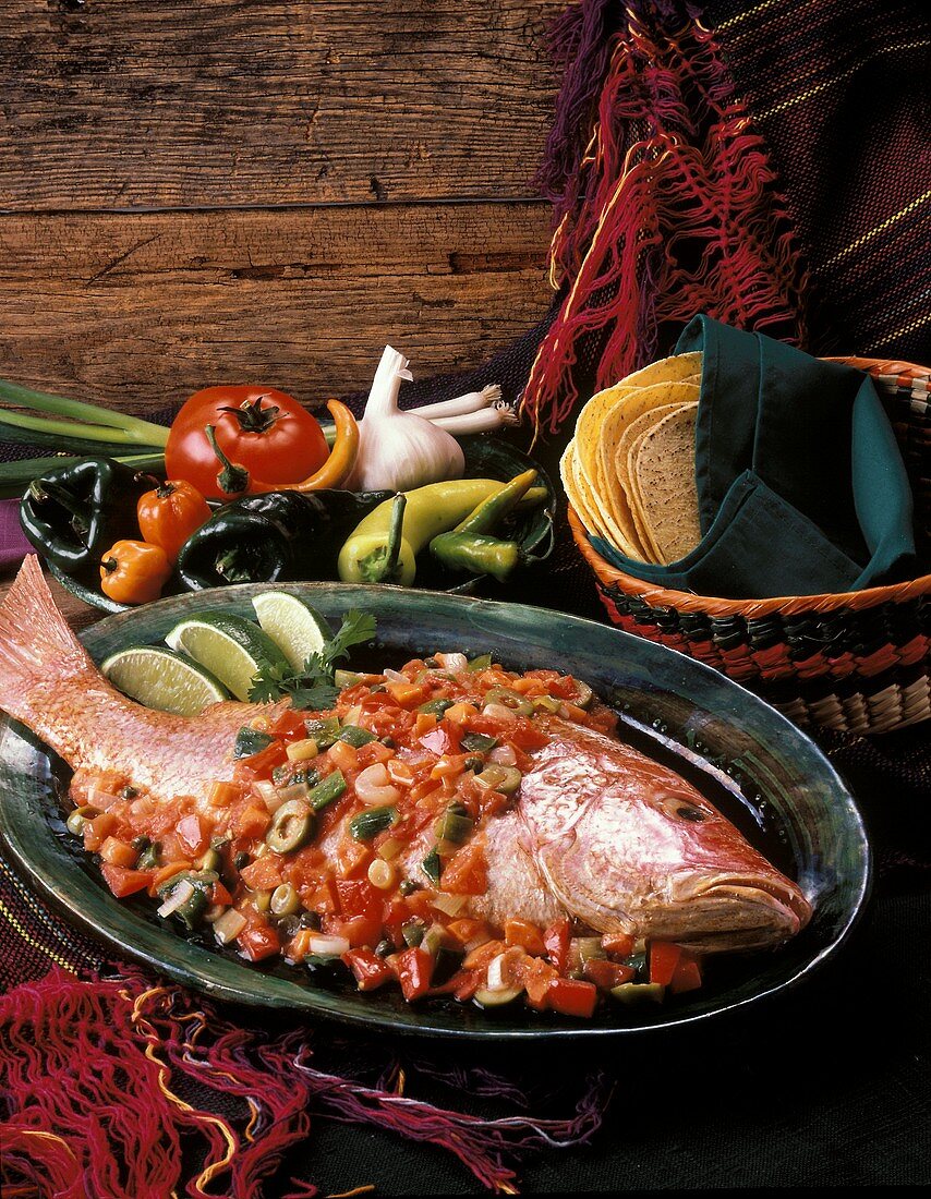 Red Snapper mit Salsa und Tortillas