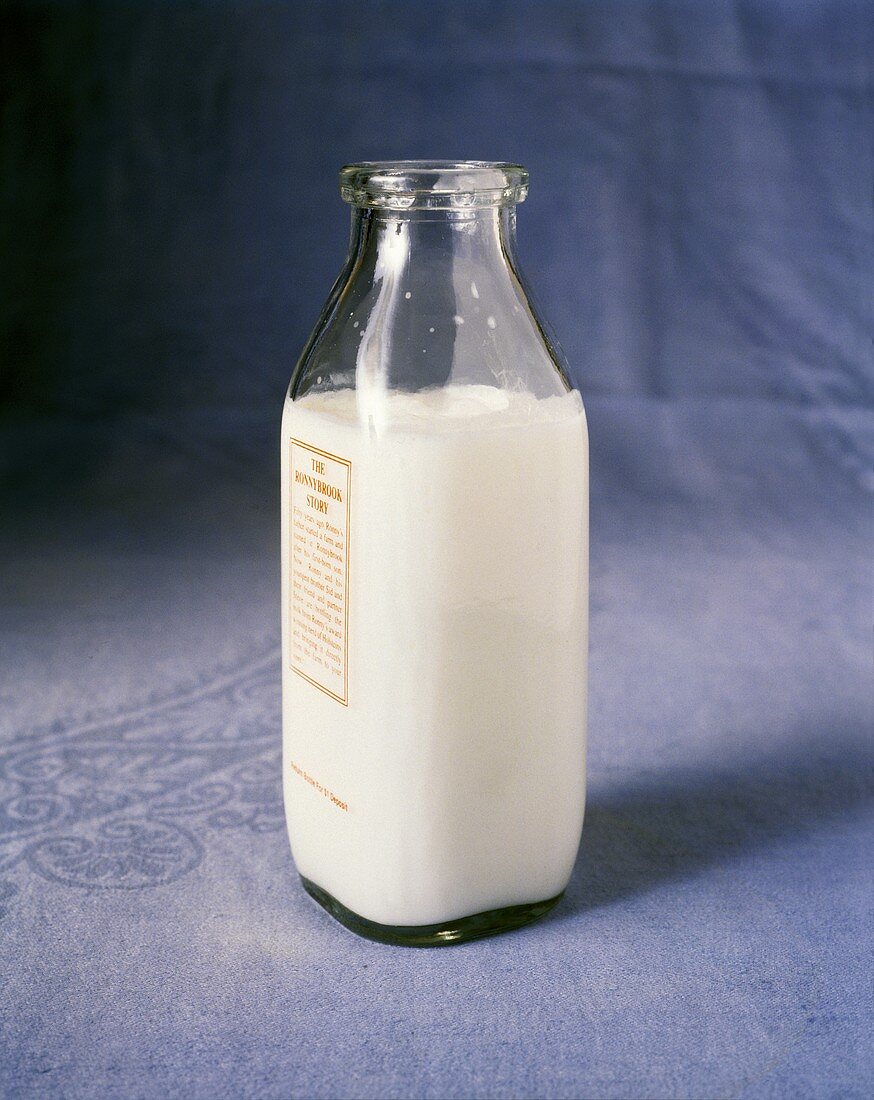 Milch in einer Glasflasche