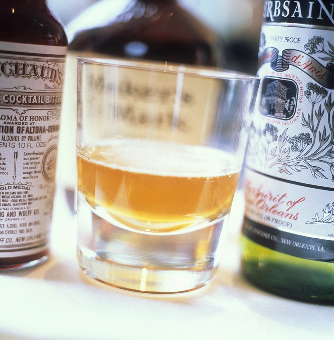 Ein Glas Old Fashioned (Drink mit Whisky)
