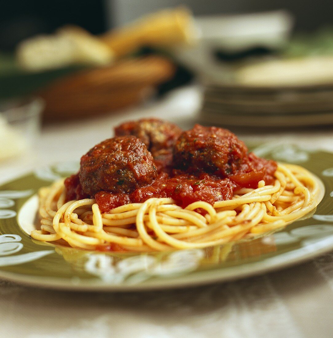 Spaghetti mit Hackbällchen und Tomatensauce