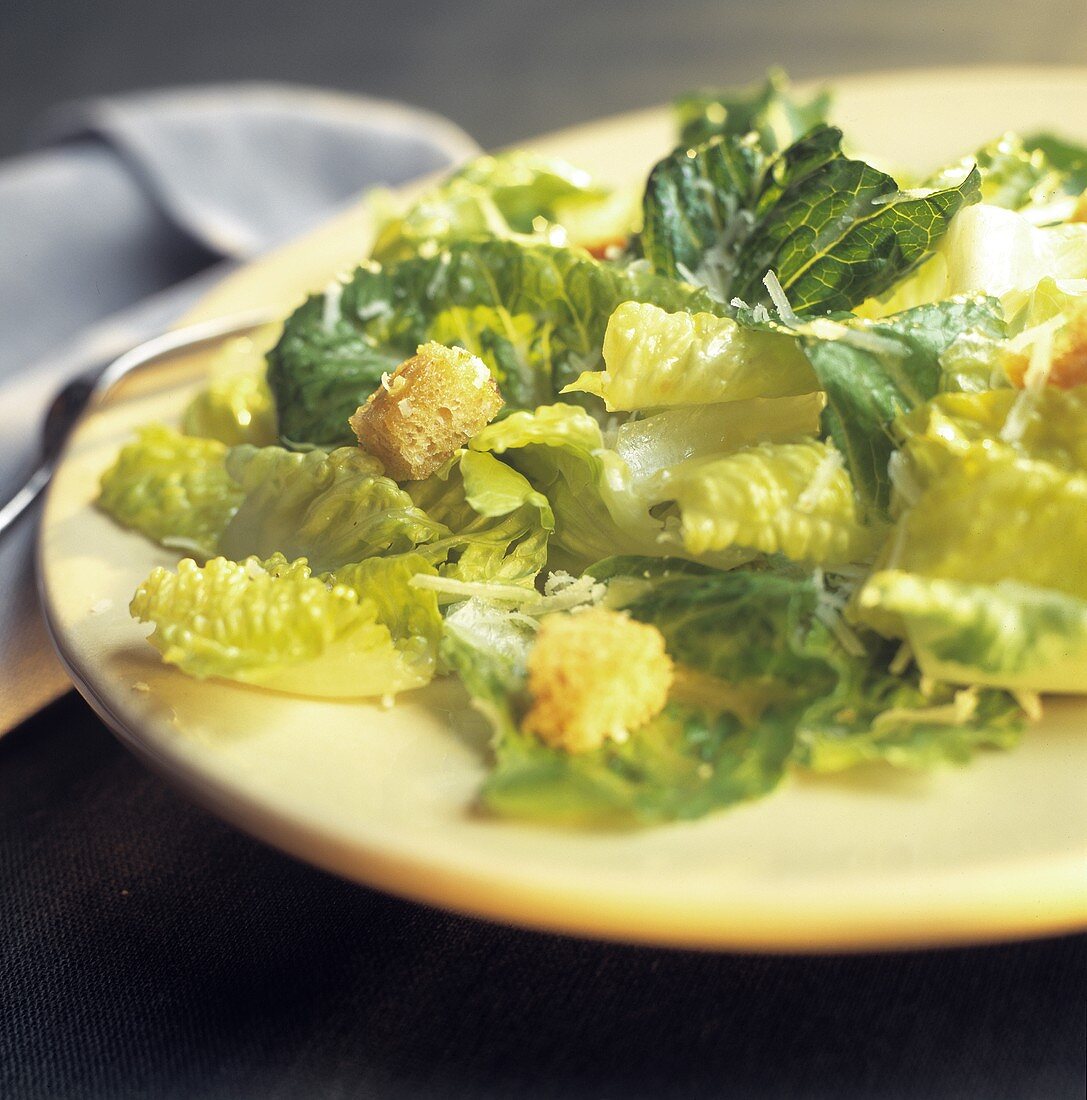 Cäsarsalat mit Croûtons