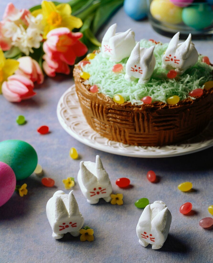 Schokoladentorte mit Marshmallow-Osterhasen