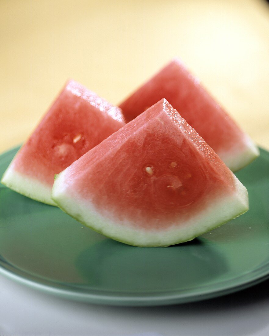 Wassermelonenschnitze auf Teller