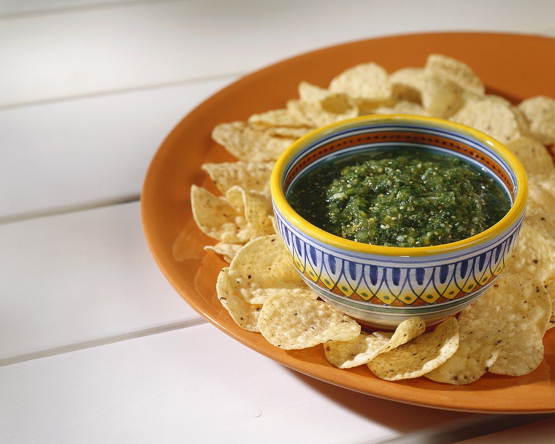 Tomatillo Salsa mit Tortilla Chips