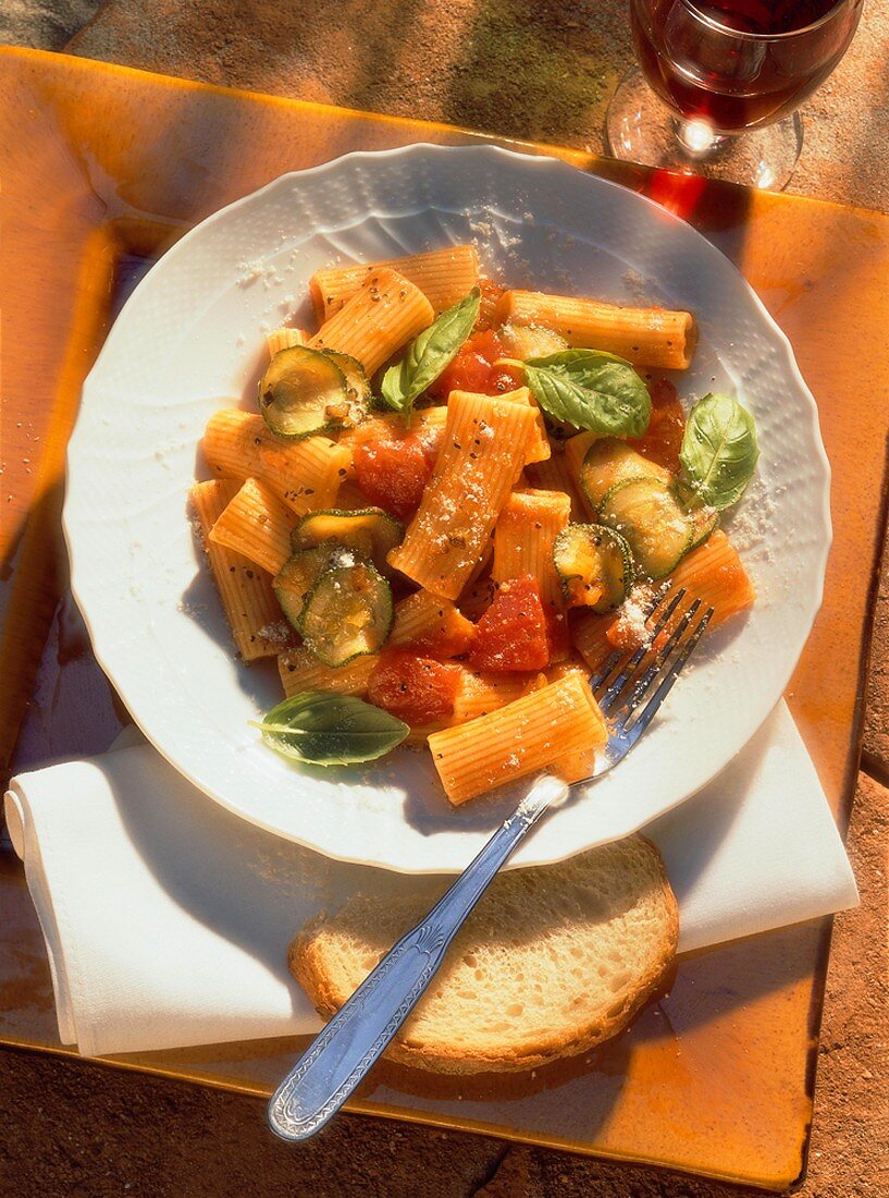 Rigatoni all'ortolana (pasta with tomatoes & courgettes, Italy)