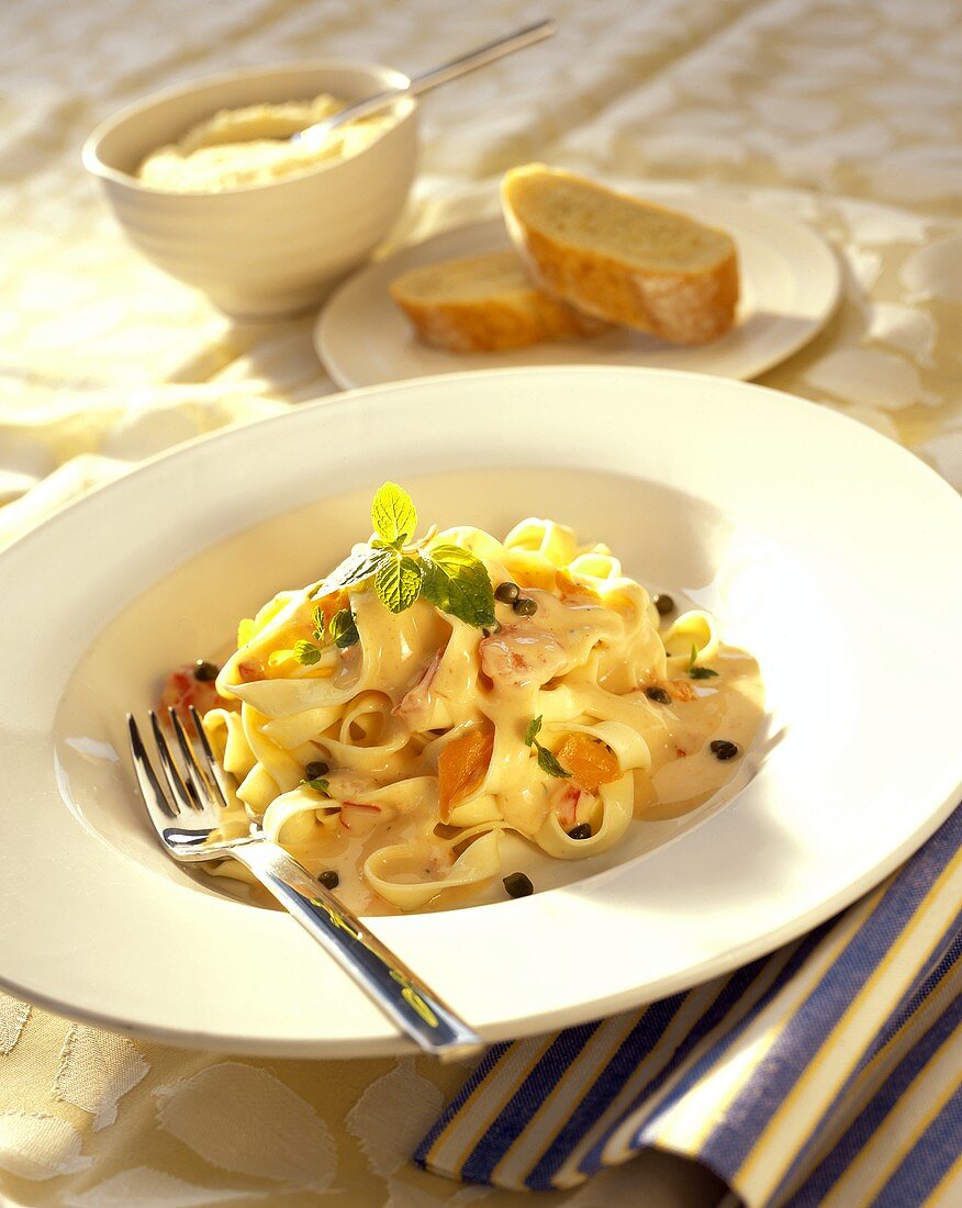 Bandnudeln mit Gemüse-Sahne-Sauce