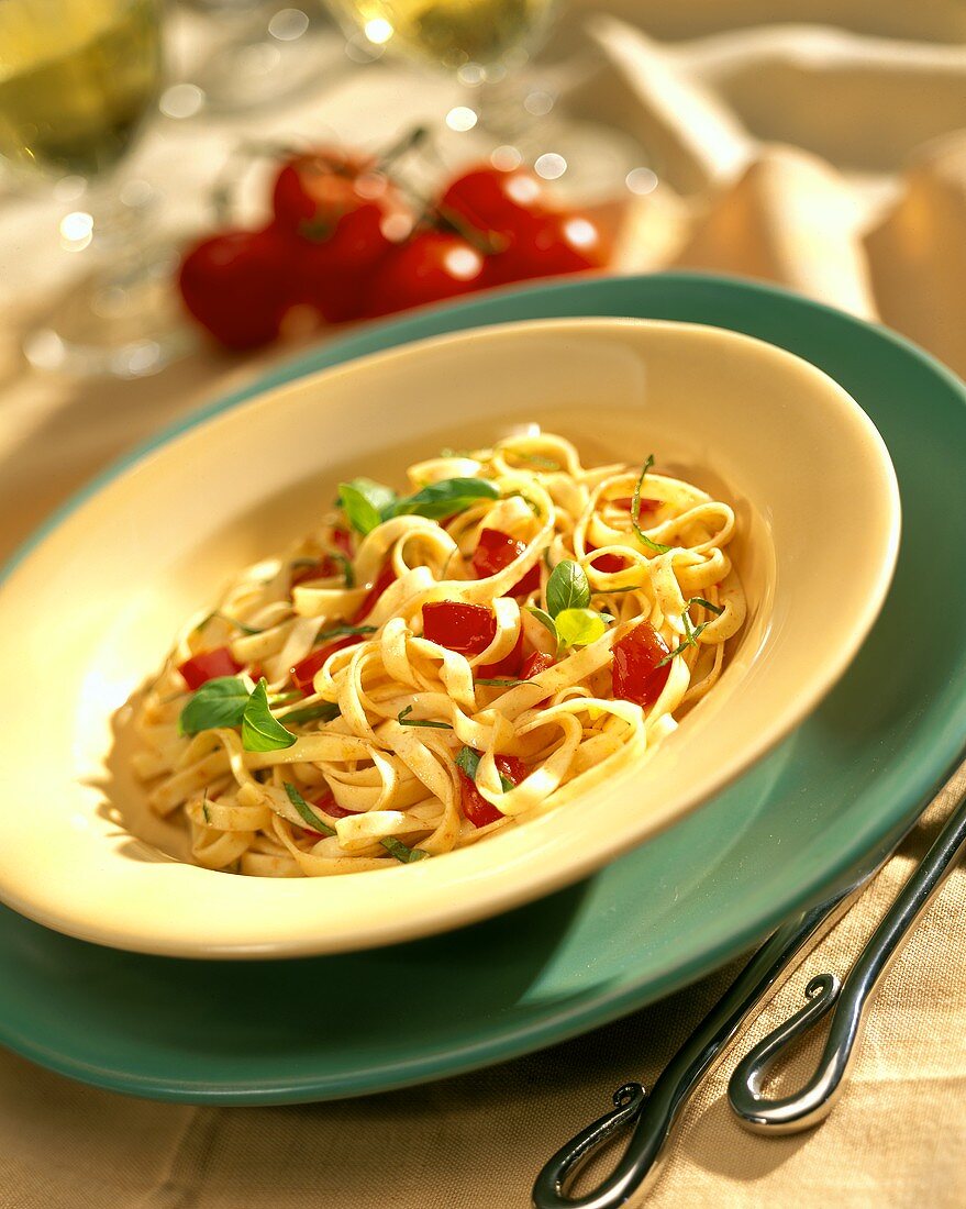 Fettuccine al pomodoro e basilico (Ribbon pasta with tomatoes)