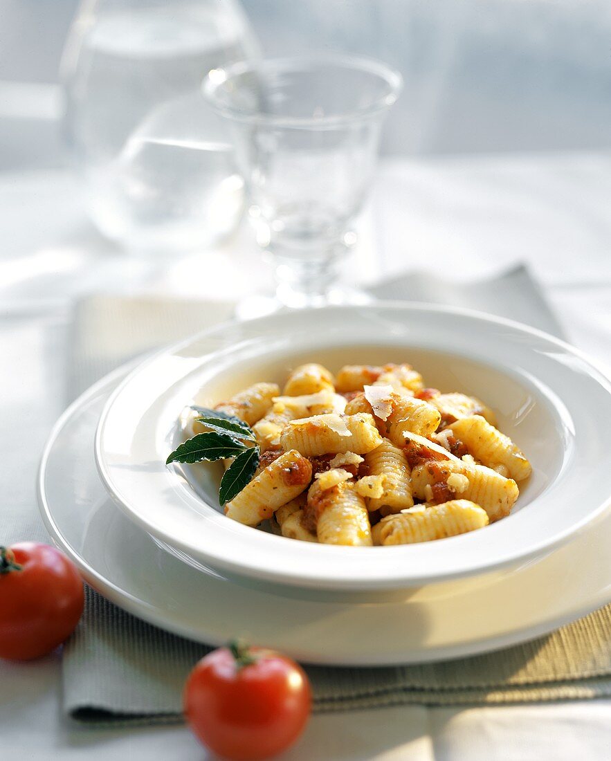 Gnocchi mit Tomatensauce und Parmesan