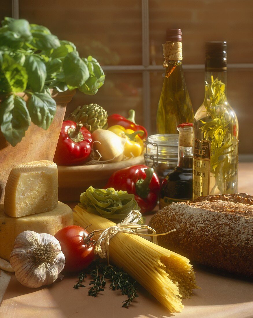 Stillleben mit italienischen Lebensmitteln und Zutaten