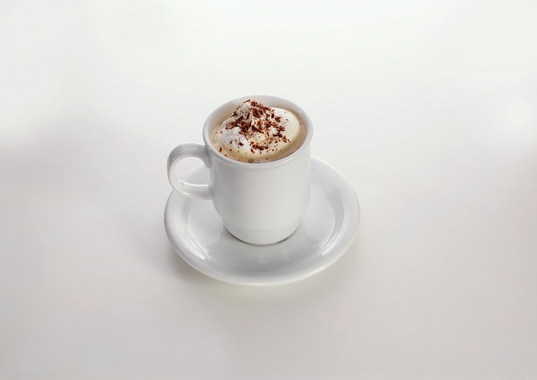 Caffè con panna (Verlängerter Espresso mit Sahnehaube)