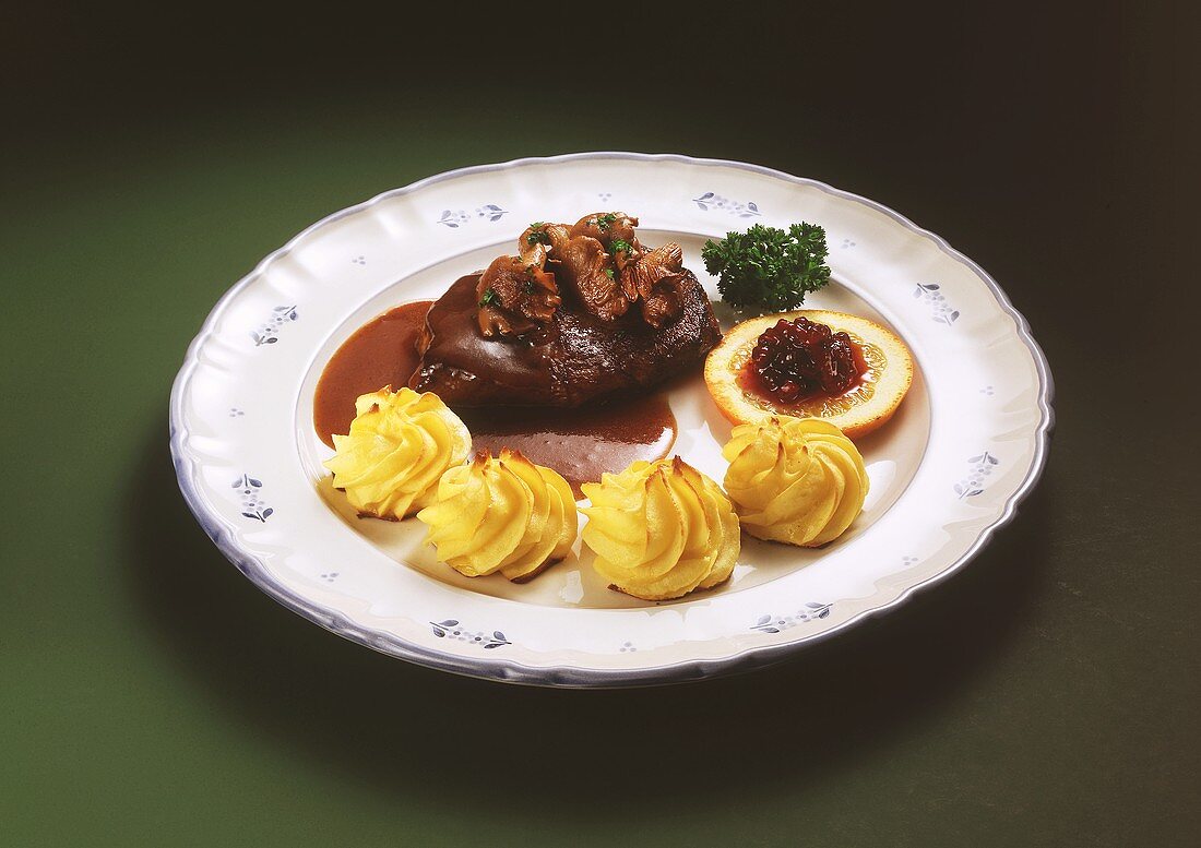 Venison with Gravy and Potatoes