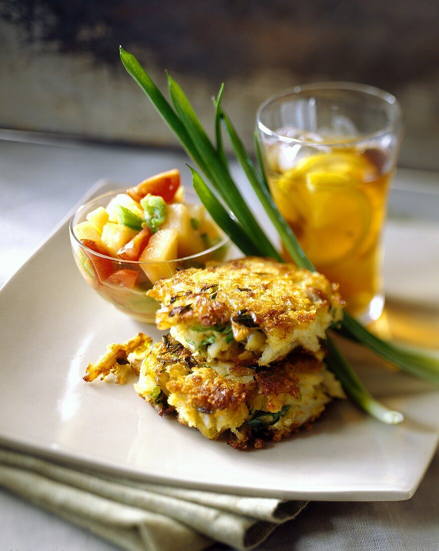 Crab cakes, fruit salad and iced tea