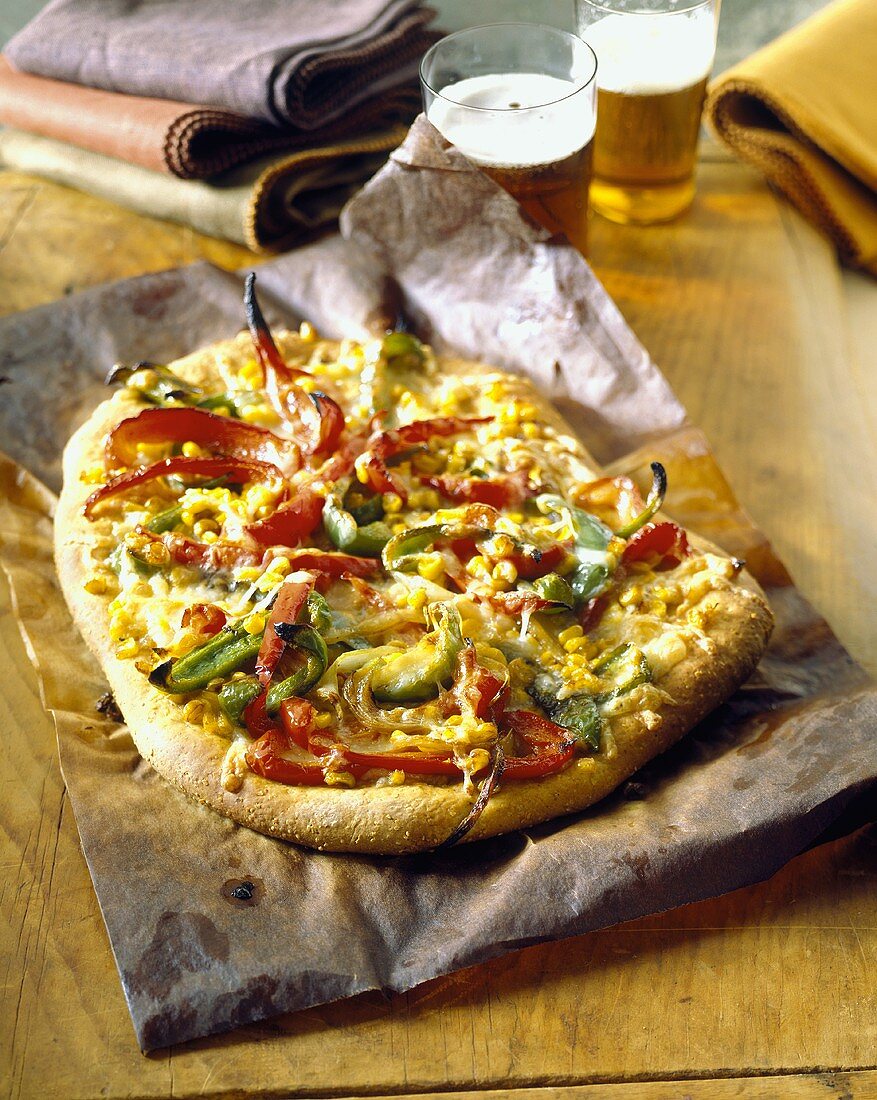 Vegetarische Pizza auf Backpapier