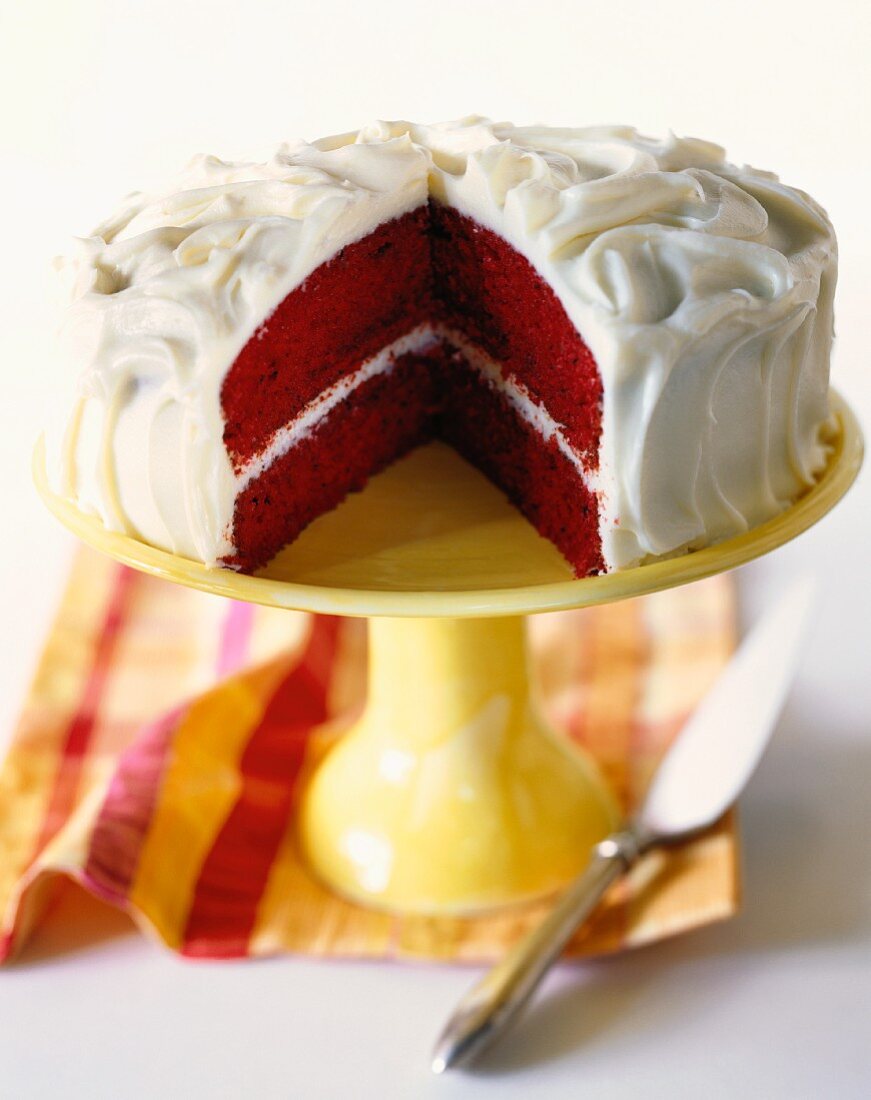 Red velvet cake (chocolate cake with vanilla cream, USA)