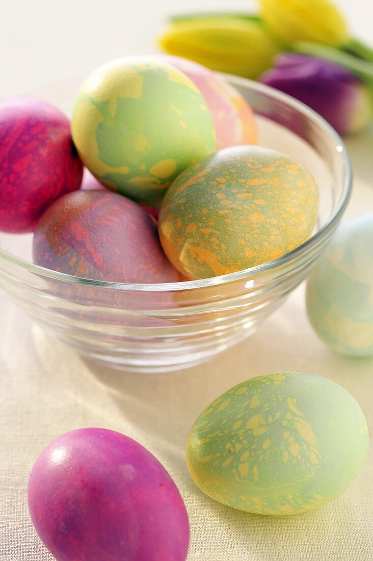 Marbled, coloured Easter eggs