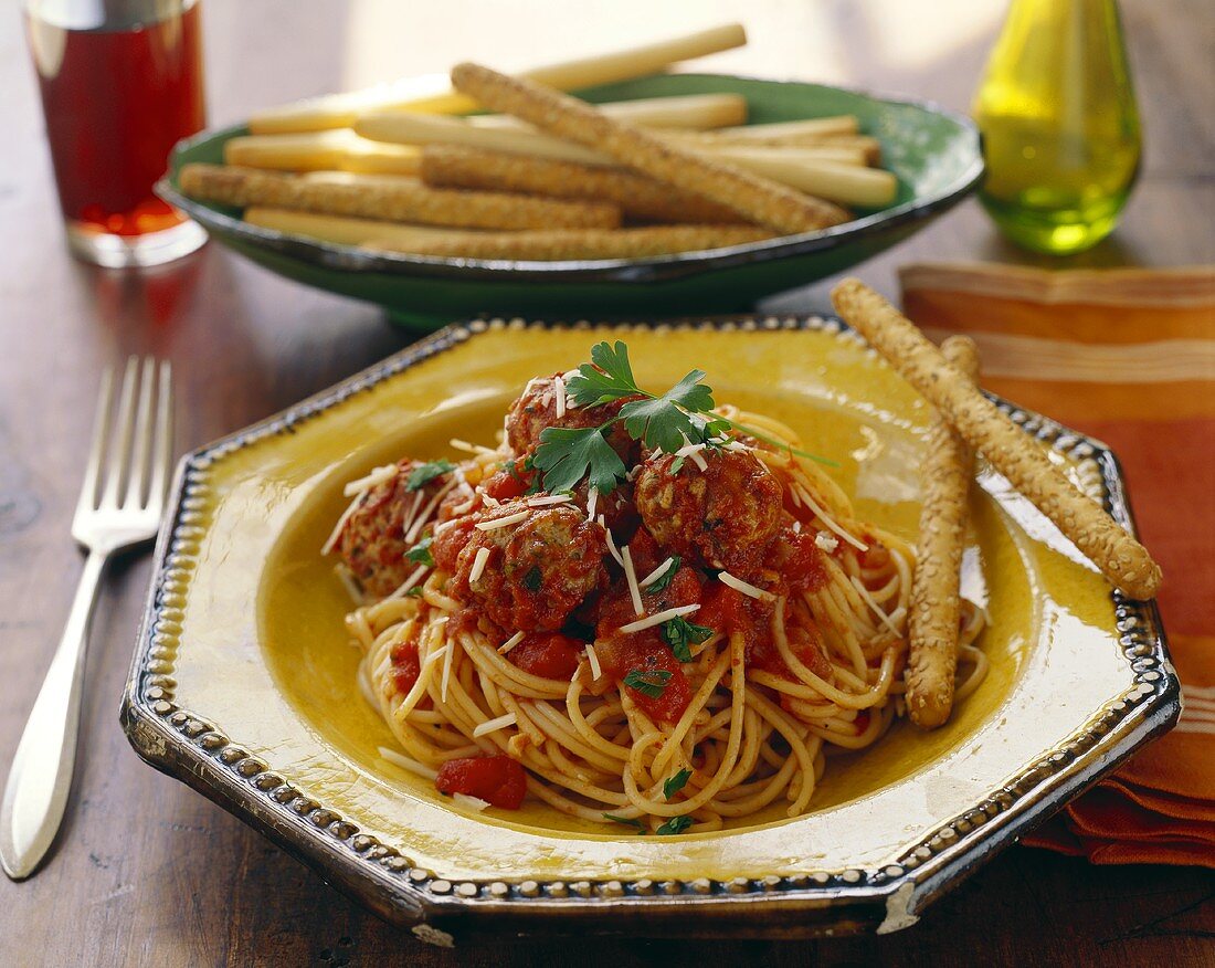 Pasta con le polpette (Spaghetti with meatballs and sauce)