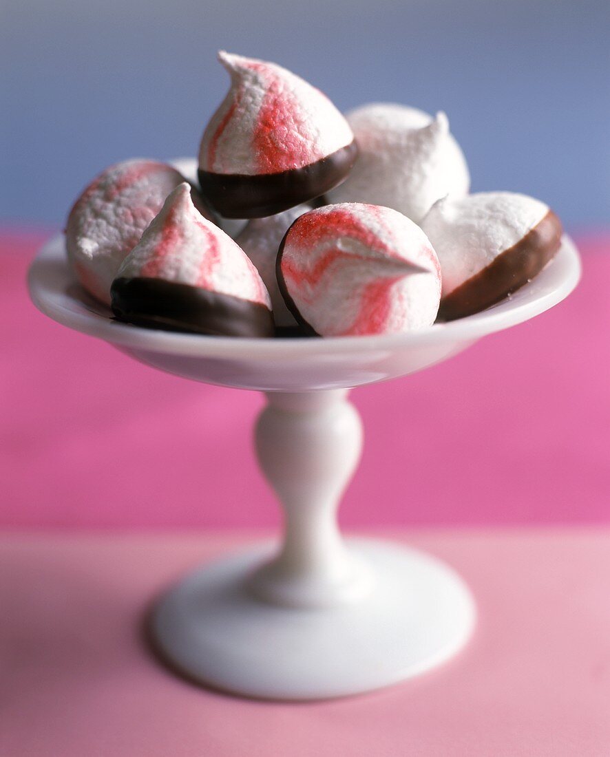 Peppermint meringue biscuits in white bowl