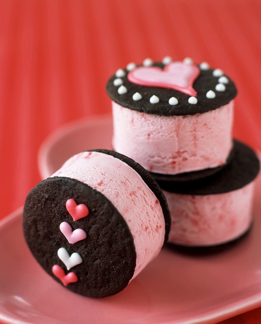 Biscuits with ice cream filling for Valentine's Day