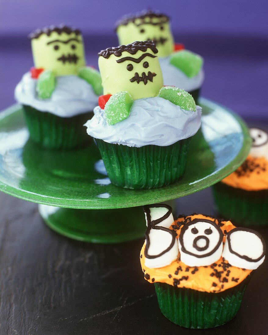 Halloween Cupcakes: Frankenstein and BOO